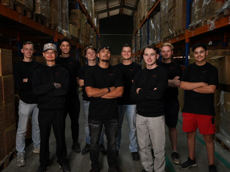 Het team van Innostock in het magazijn
