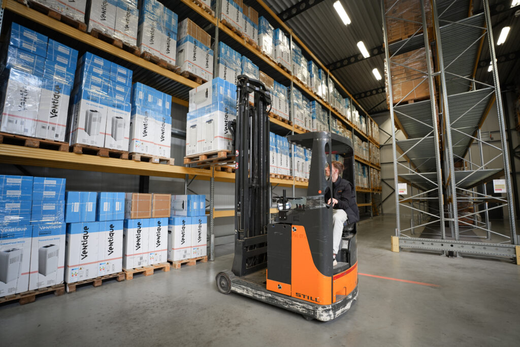 “Fulfilment grote producten: palletopslag in het fulfilment center in Veendam”